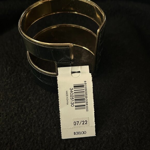 Express Leather Croc Cuff - Picture 4 of 6